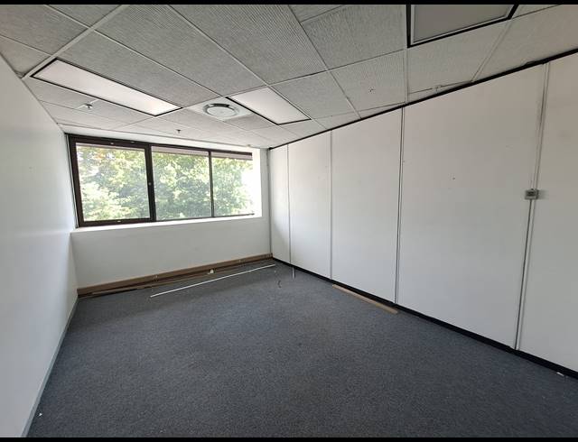 155M² OFFICE TO LET IN DUNKELD WEST